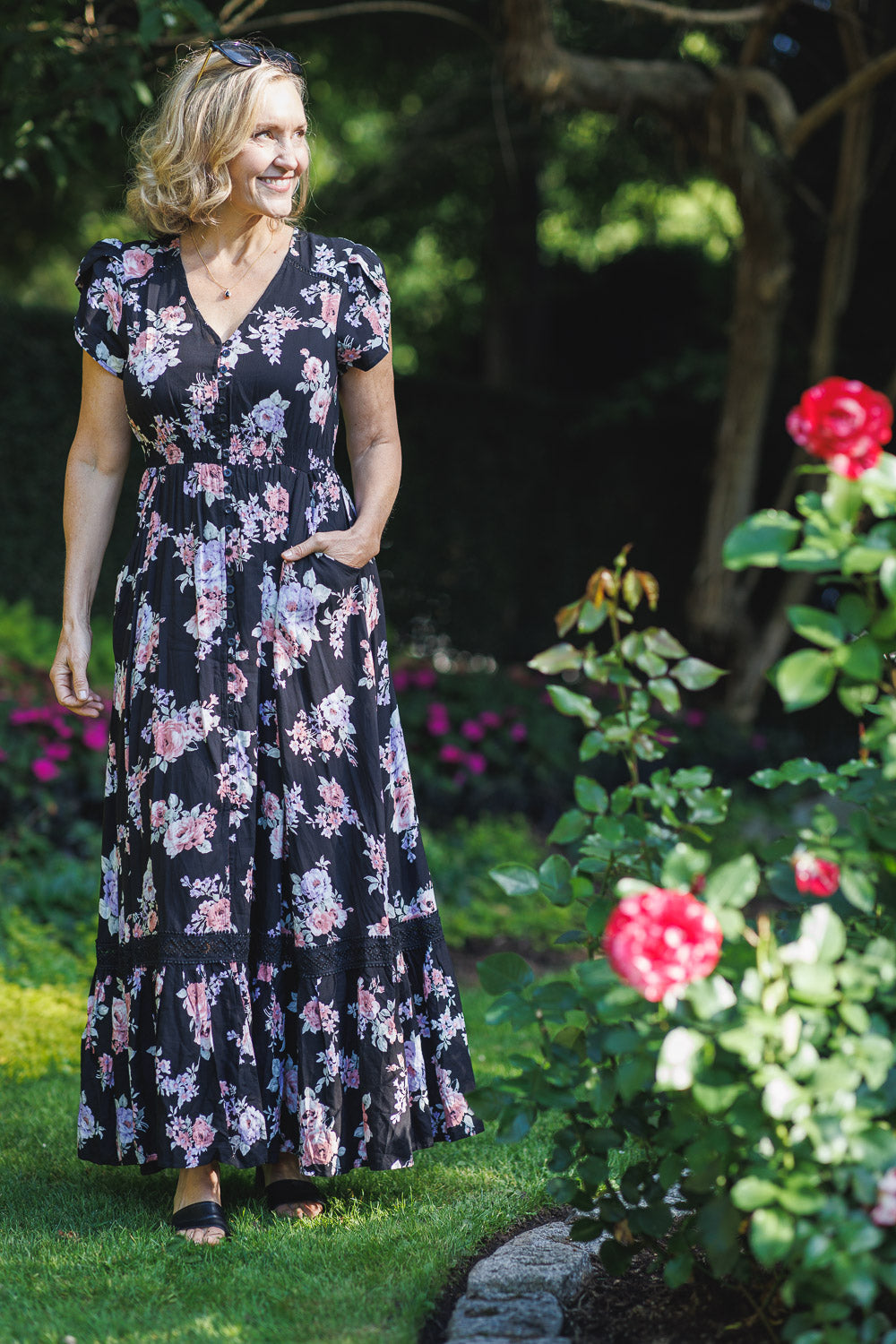 PD16671 BLACK Floral S/S Maxi w Elastic Waist & Lace Inset Dtl