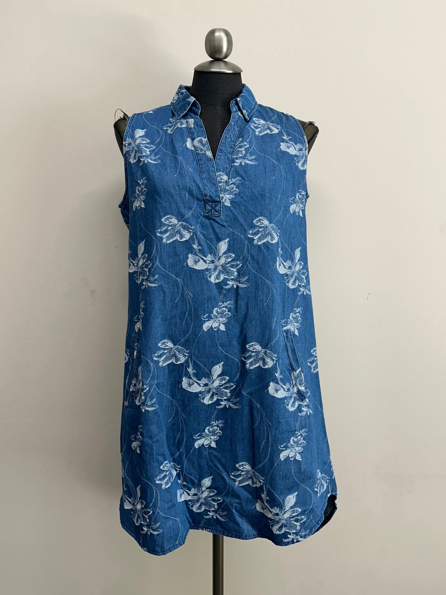 PD18650 DENIM Floral Jaquard Collared Shirt Hem Dress