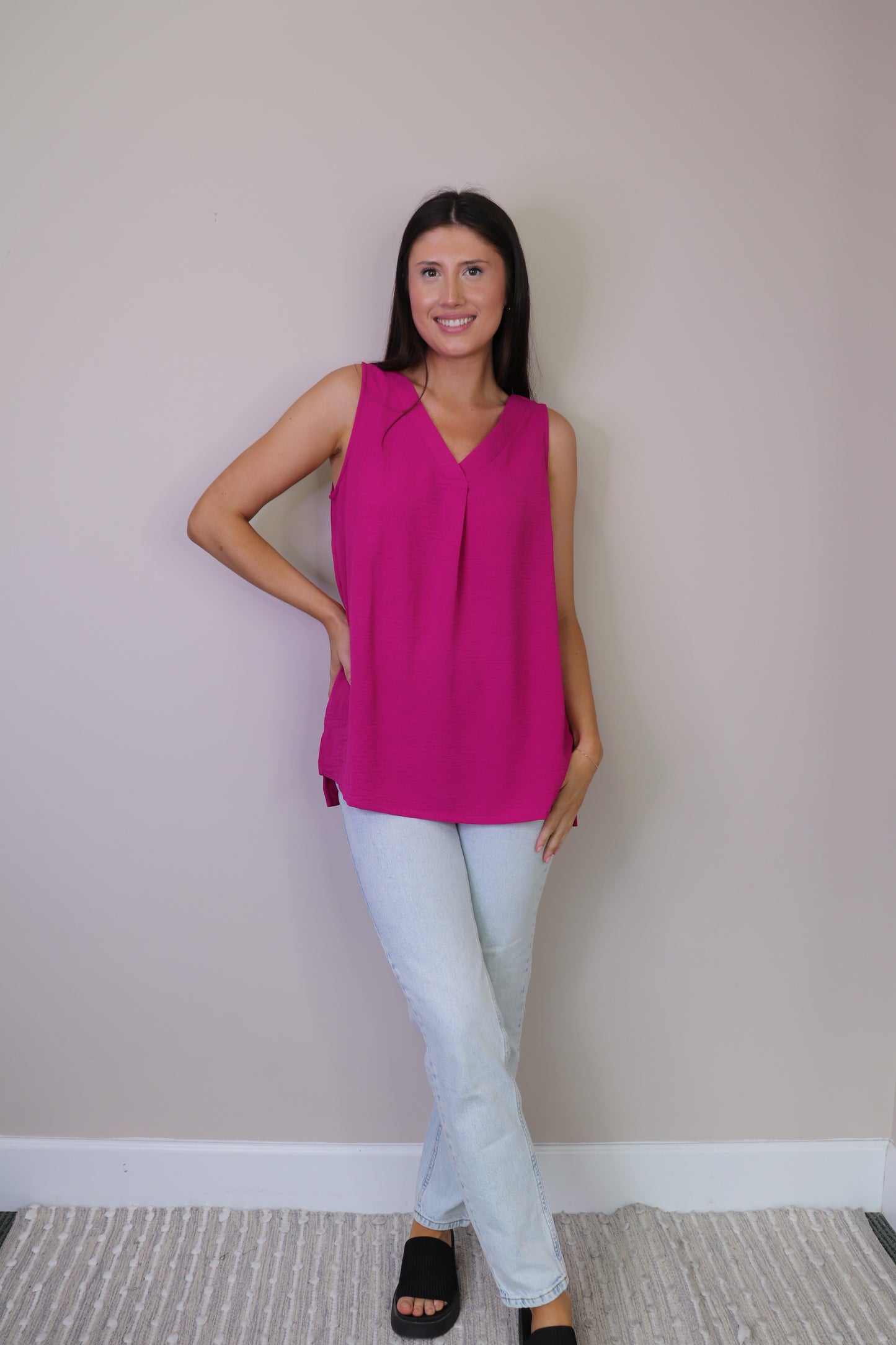 PT16040 MAGEN Sleeveless V Neck Top