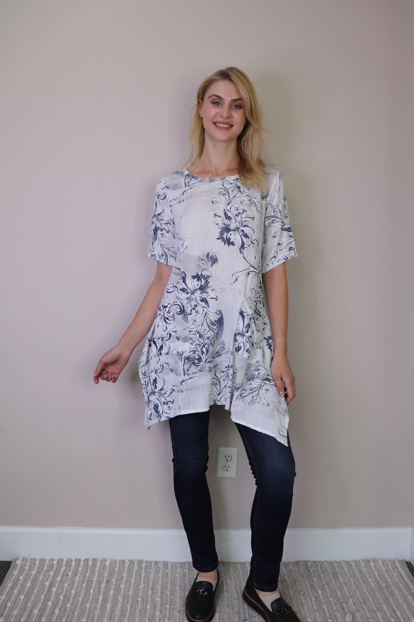 PT16075 WHITE Floral Short Sleeve Tunic with Pockets