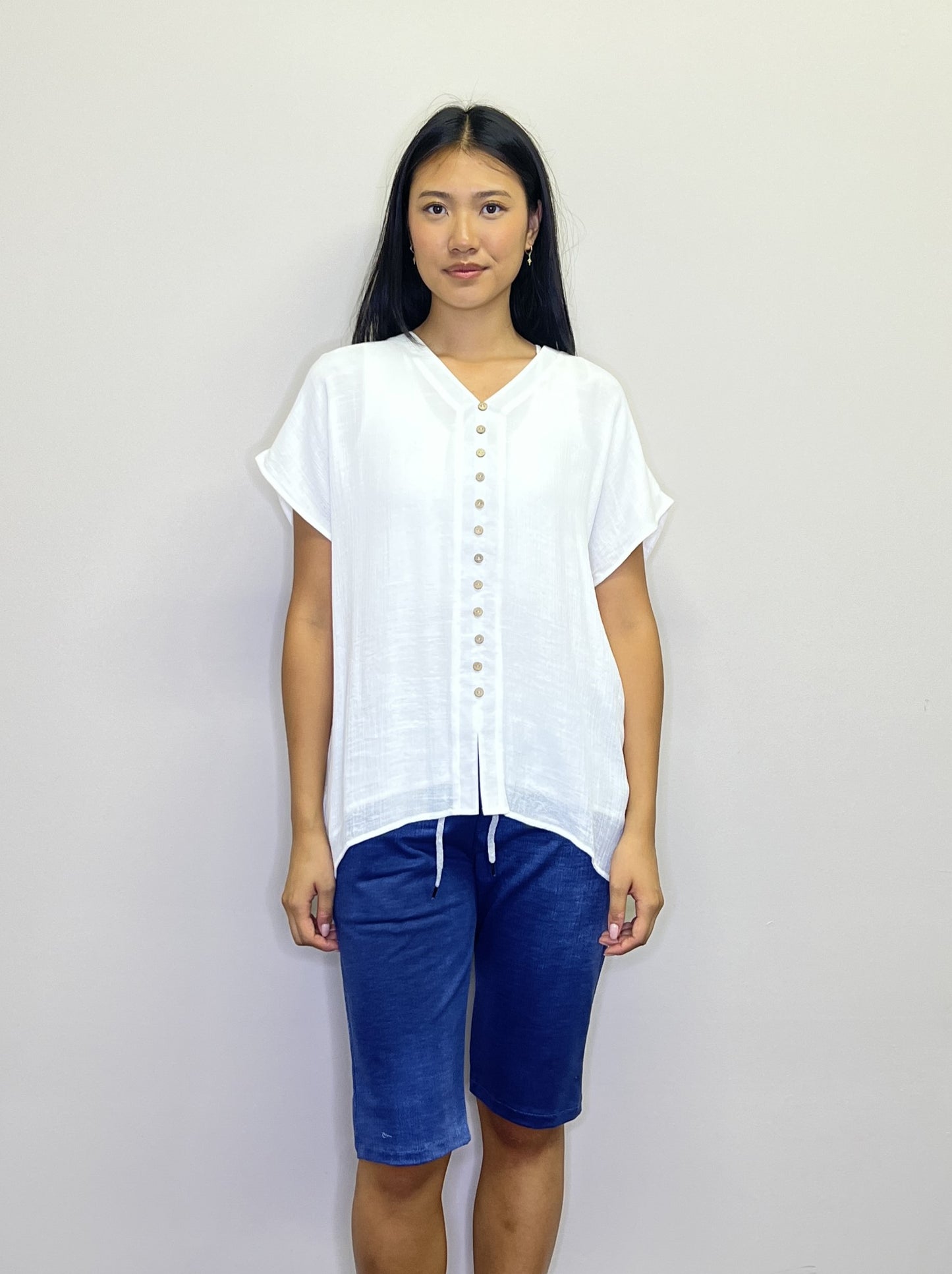 PT18032 WHITE Crinkle button front extended sleeve top