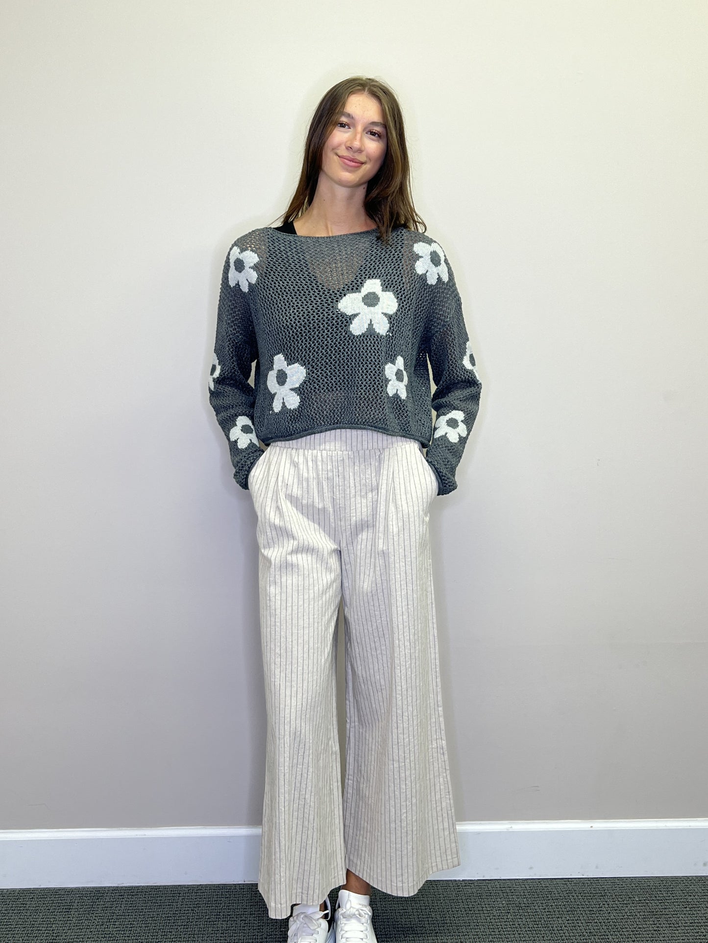 ST18201 CHARC Daisy print sweater